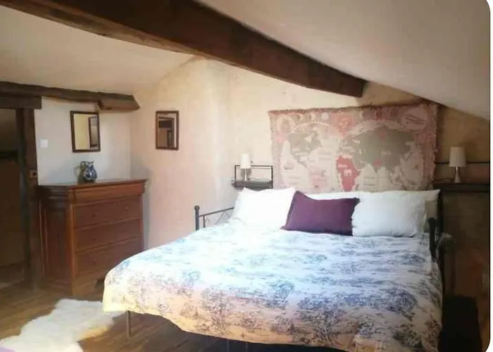 Two Bedroom Stone Сasa de vacaciones Condac